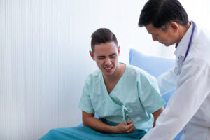 AulaPlus Formación ¡Alarma médica! Una bacteria de la infancia podría estar detrás del aumento de cáncer de colon en jóvenes