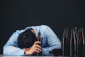 AulaPlus Formación ¡Sorpresa médica! Un fármaco para el alcoholismo podría ser tu salvavidas tras un accidente grave